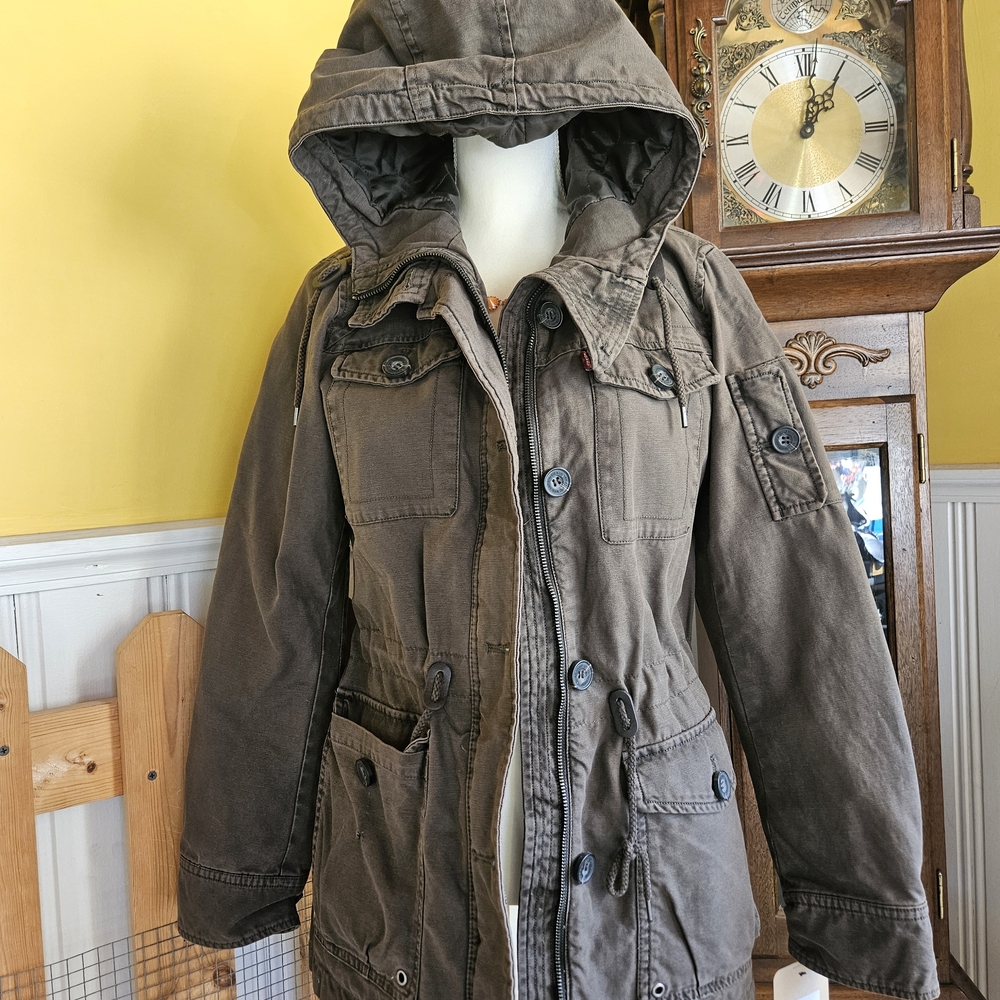 NWT!! Levi's Army Green Cargo Utility Jacket for Women. size Medium
